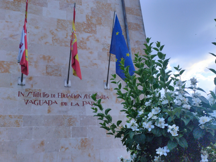Fachada Banderas